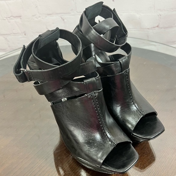 VERA WANG Lavender Hot & Sexy Cris Cross Strappy Leather Platform Sandal 6.5 EUC - Picture 2 of 16